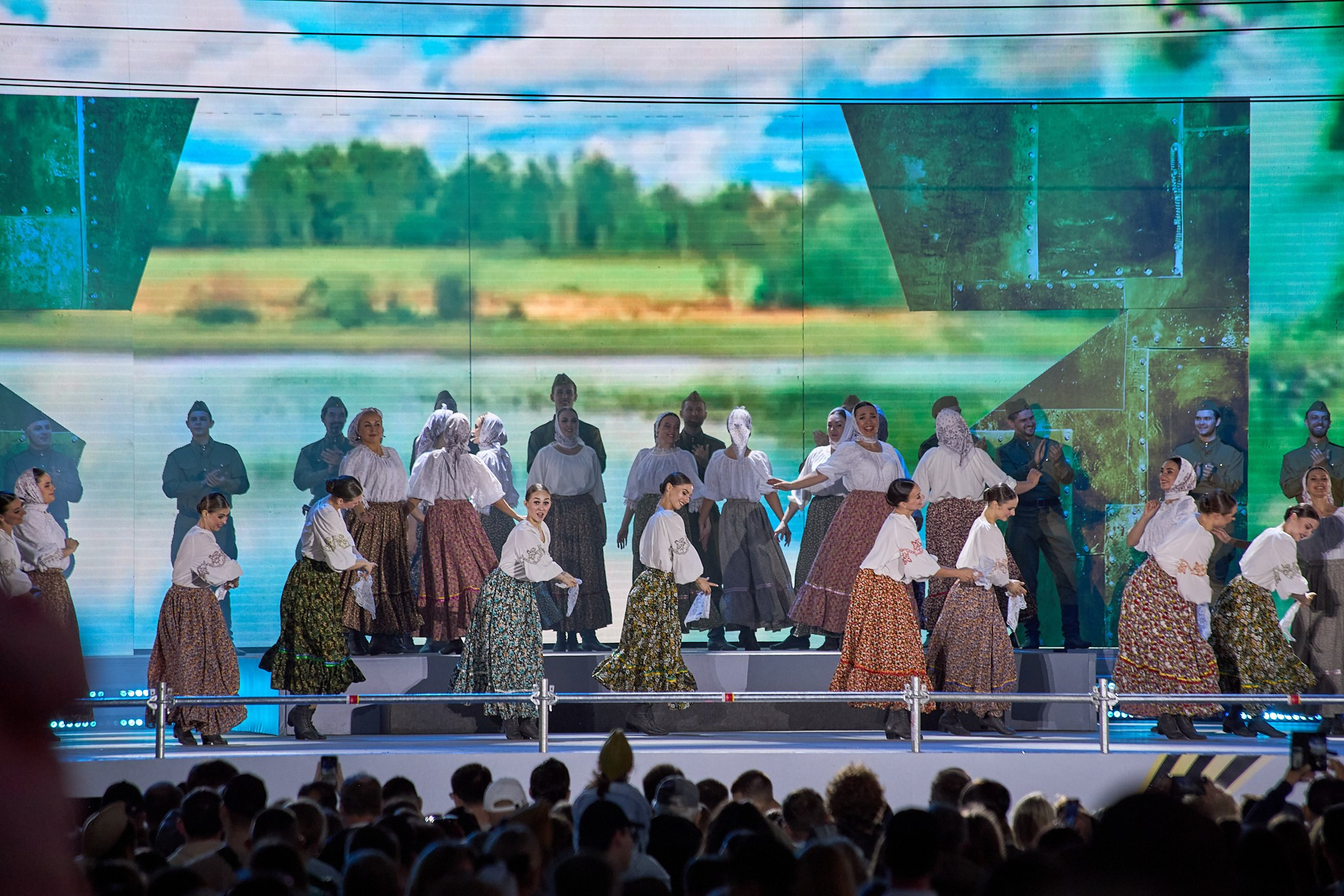 Концерт 9 мая 2025 года на соборной площади. Фотограф Омск | Александр Вандеров