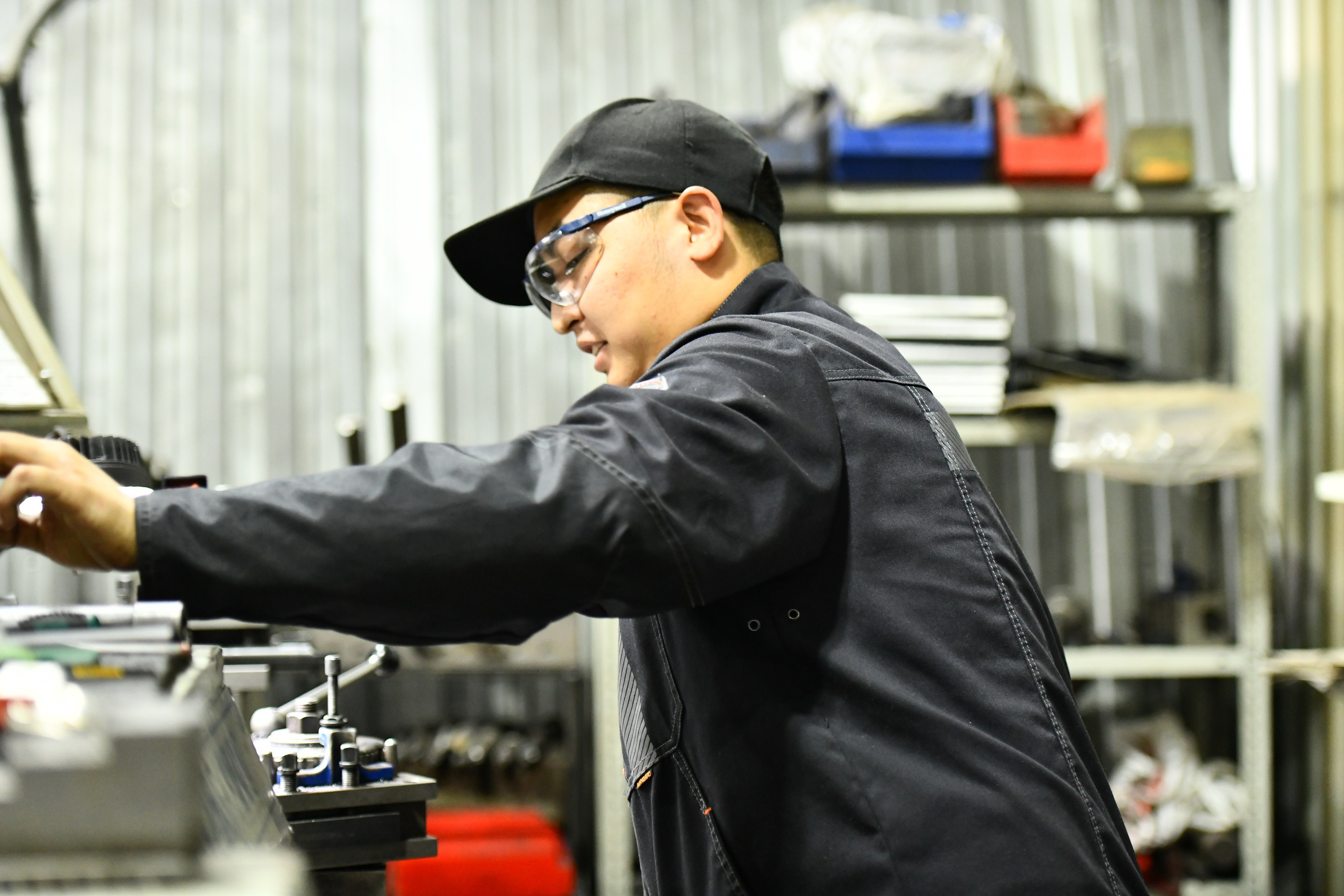 Репортаж с экскурсии на Завод ТРОМ. Репортажный и семейный фотограф — Шелихов Сергей