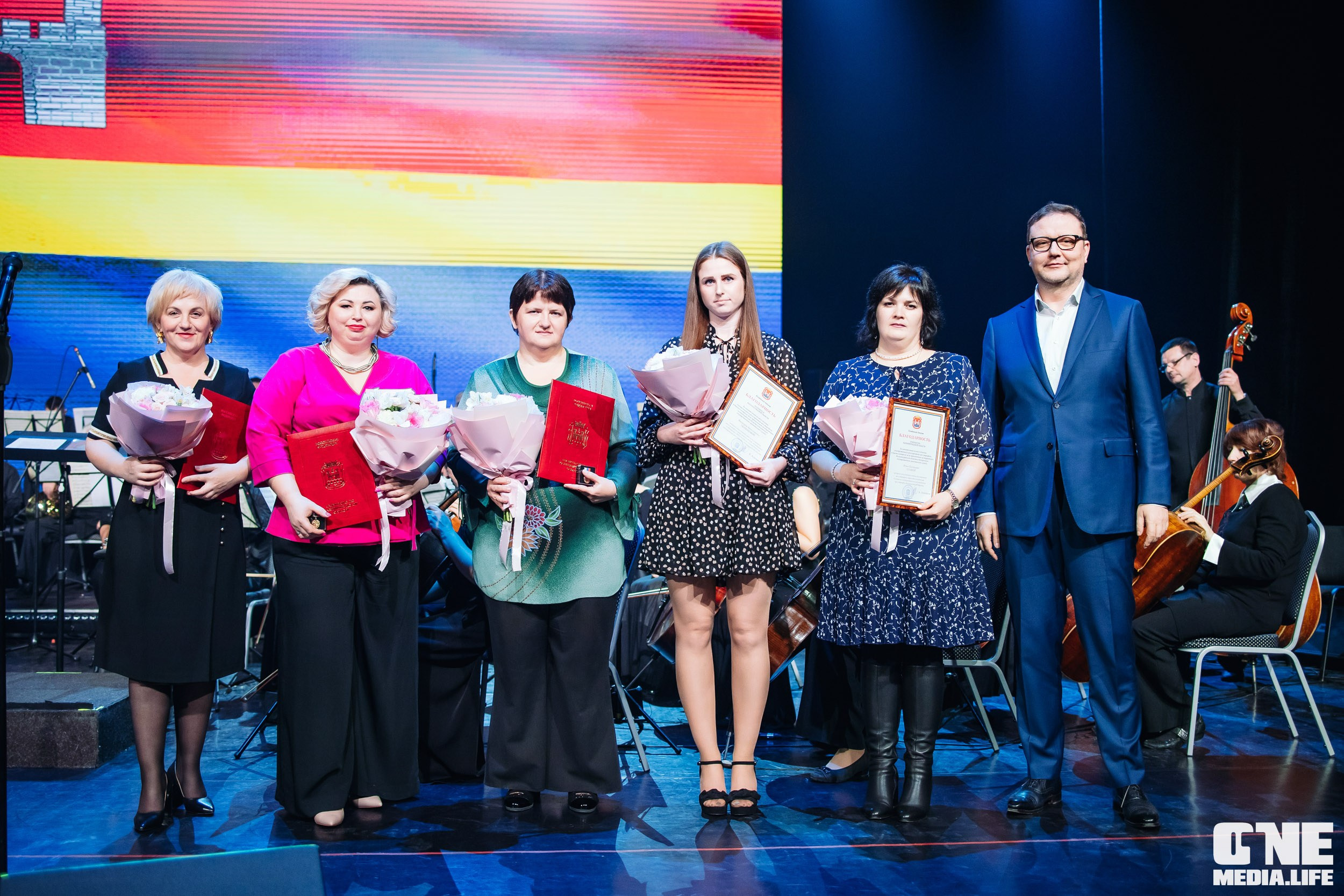 Концерт 8 марта в Янтарь холл. One Media Life: фоторепортажи, фотоотчеты с мероприятий и заведений
