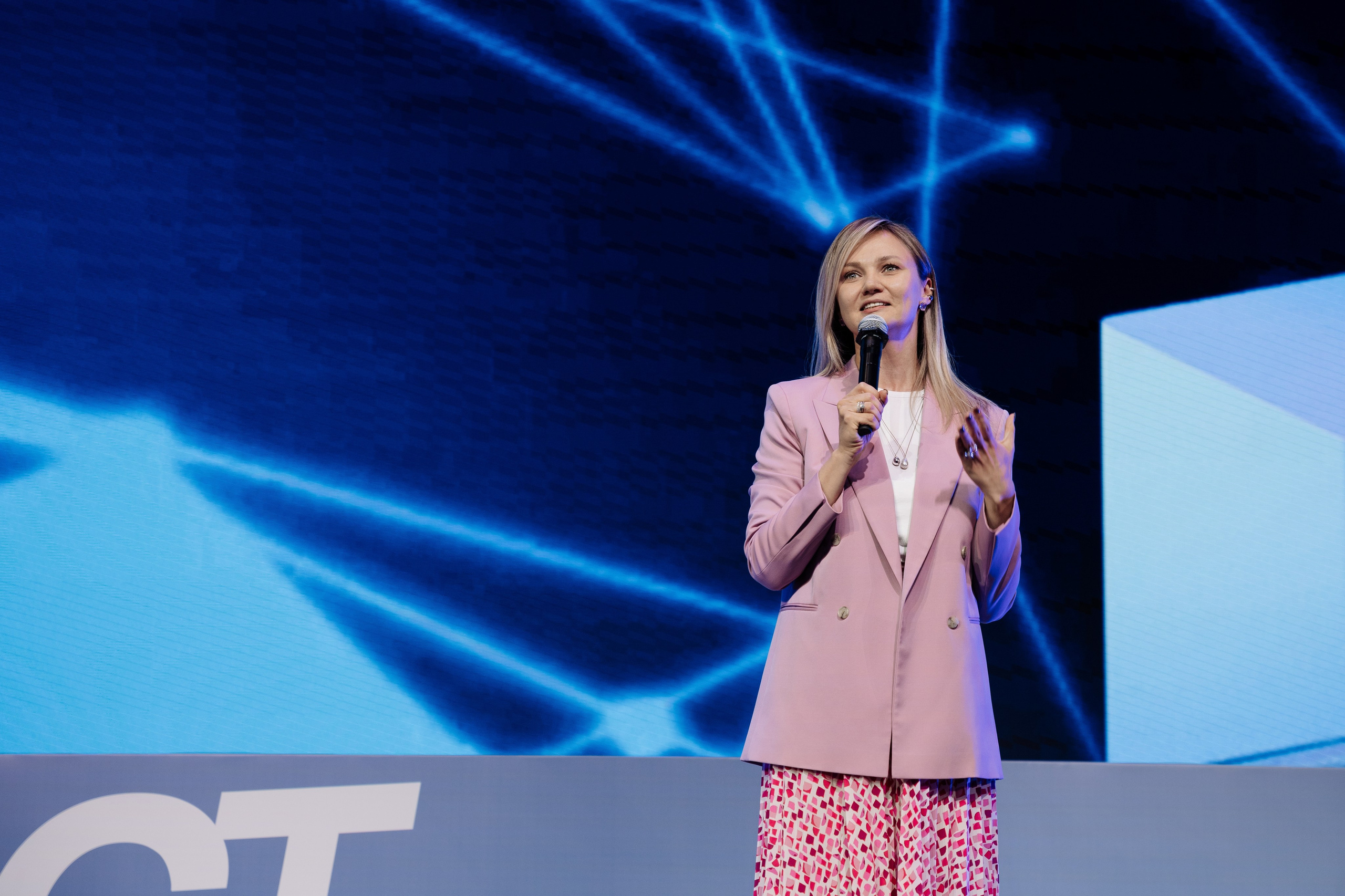 ЛЦТ ФЕСТ 2024 в арт кластере Ломоносов. Свадебные фотосессии в Москве. Фотограф Сергей Ржевский