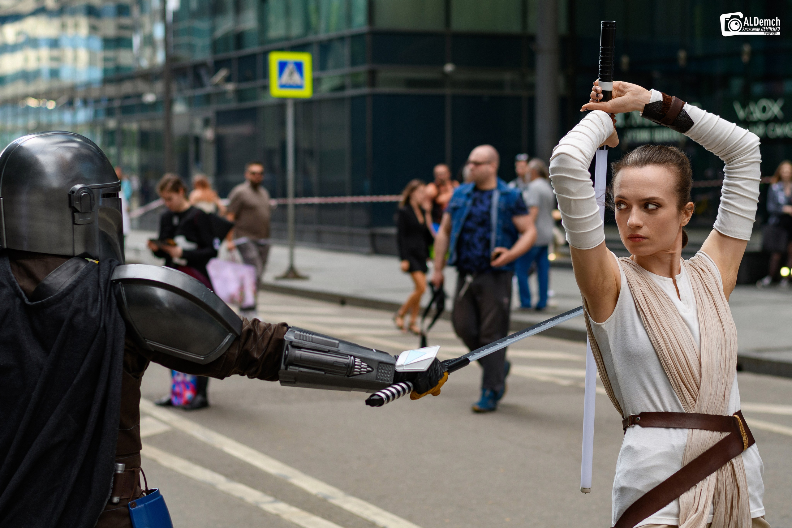 Рей против Мандалорца по звёздным войнам косплей фотосессия