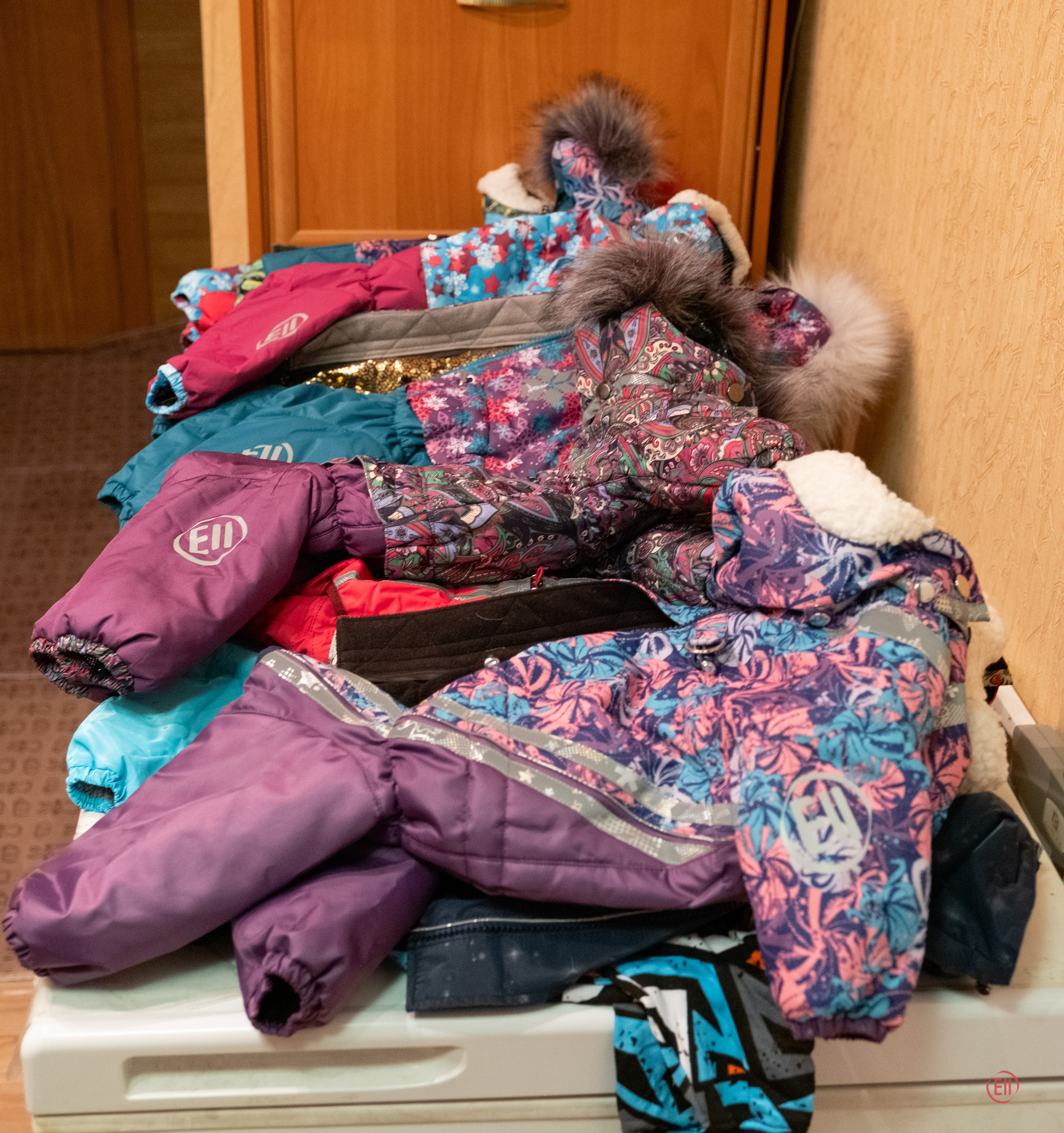 Grace goes shopping for clothes. Chinese Crested Dog Kennel Poale Ell