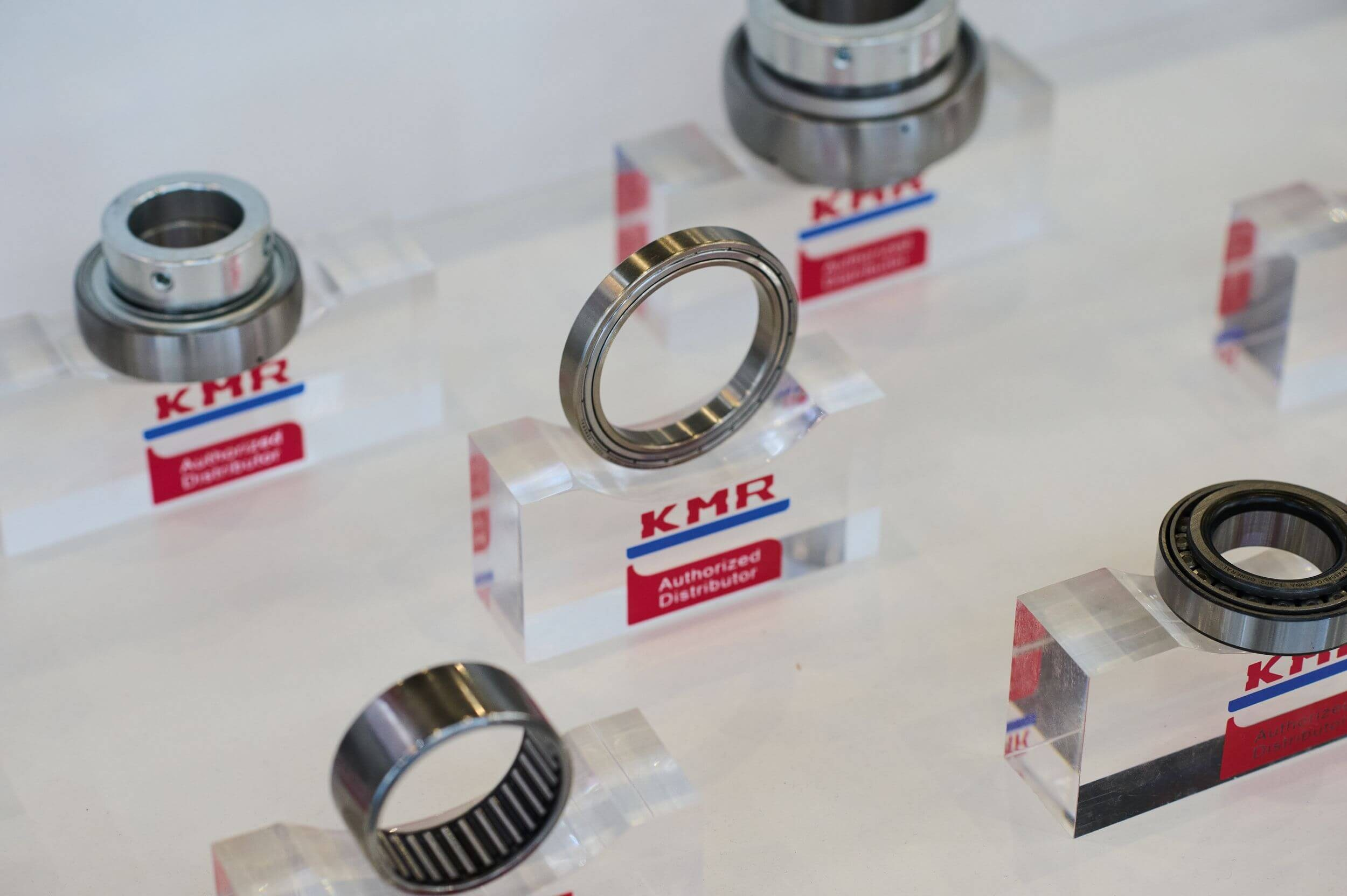 Крупный план круглых деталей компании KMR.