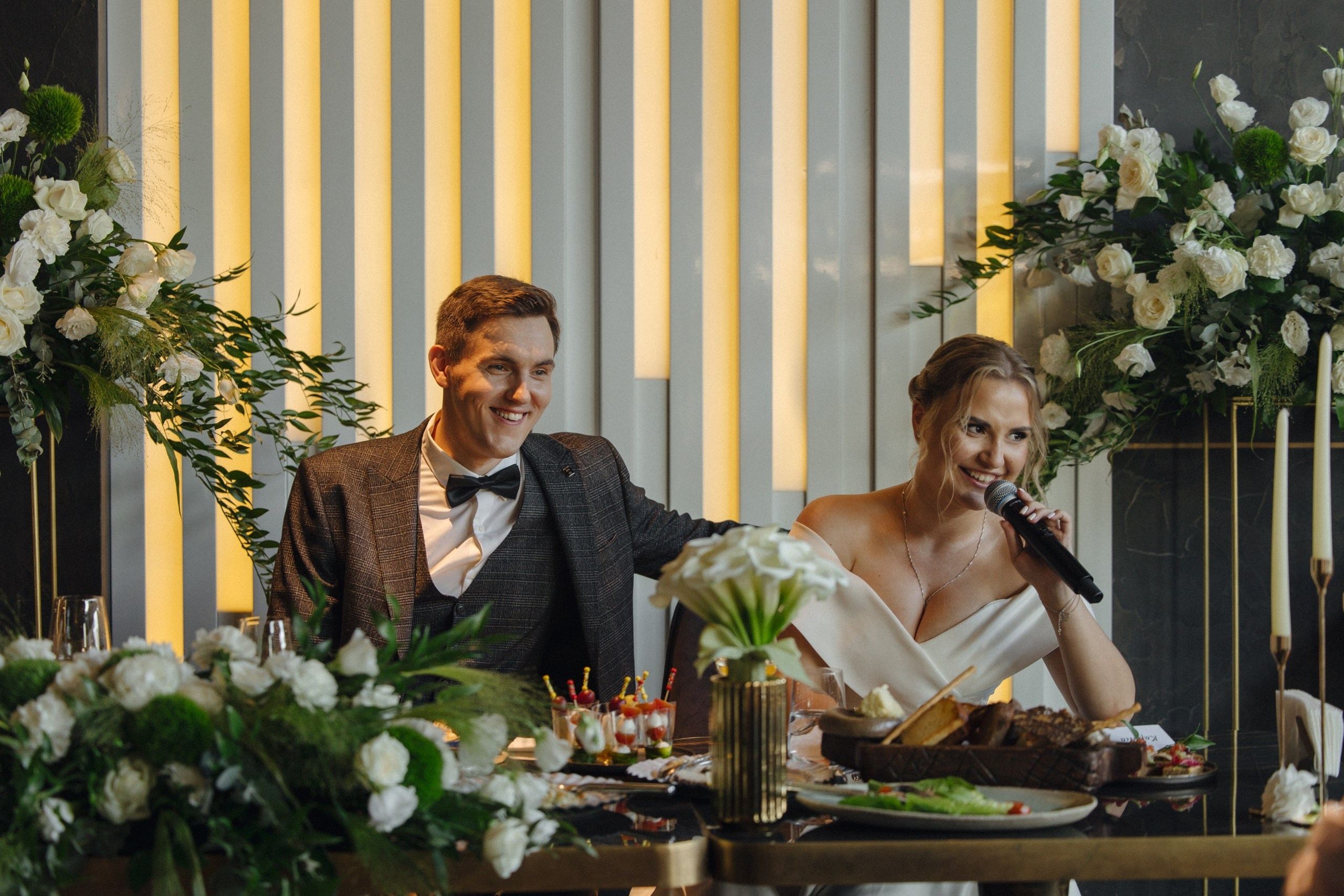 Организация свадьбы, корпоратива, юбилея на веранде в Якушево. Банкетный зал Веранда в Якушево у озера для свадеб, юбилеев, корпоративов. Официальный сайт