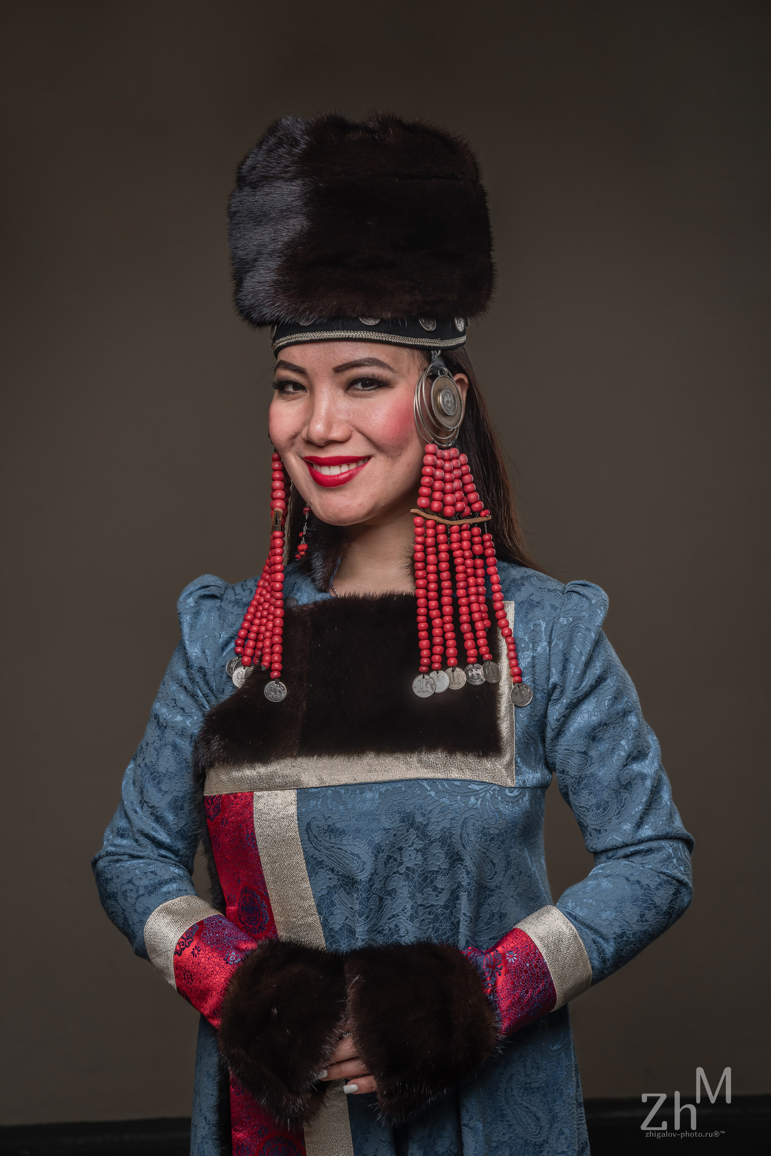Съёмка в бурятских национальных костюмах. Семейный и свадебный фотограф в Иркутске Максим Жигалов