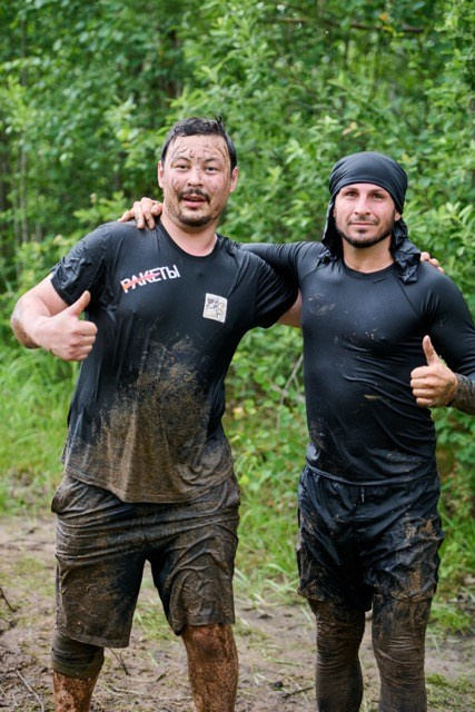 Фоторепортаж с забега Стальной характер в Сургуте, 5 июля 2025. Репортажный и семейный фотограф — Шелихов Сергей