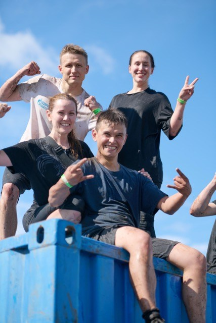 Фоторепортаж с забега Стальной характер в Сургуте, 5 июля 2025. Репортажный и семейный фотограф — Шелихов Сергей