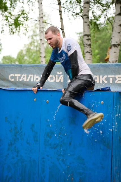 Фоторепортаж с забега Стальной характер в Сургуте, 5 июля 2025. Репортажный и семейный фотограф — Шелихов Сергей