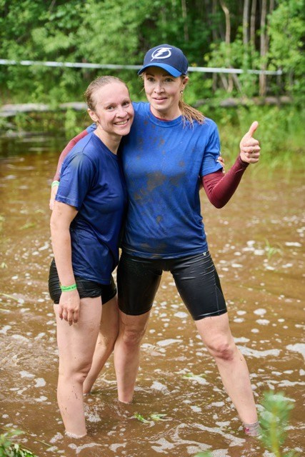 Фоторепортаж с забега Стальной характер в Сургуте, 5 июля 2025. Репортажный и семейный фотограф — Шелихов Сергей