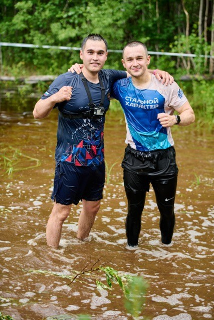 Фоторепортаж с забега Стальной характер в Сургуте, 5 июля 2025. Репортажный и семейный фотограф — Шелихов Сергей