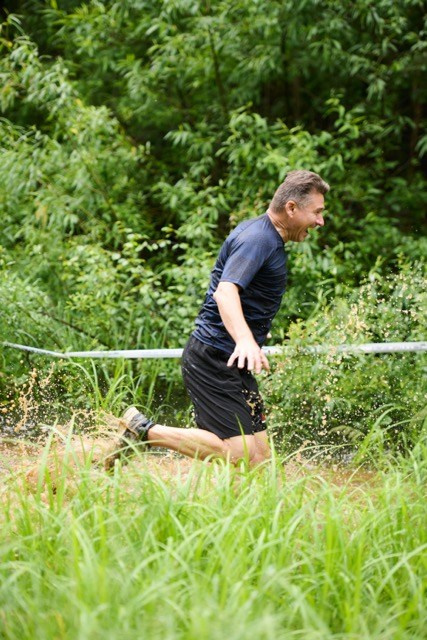 Фоторепортаж с забега Стальной характер в Сургуте, 5 июля 2025. Репортажный и семейный фотограф — Шелихов Сергей