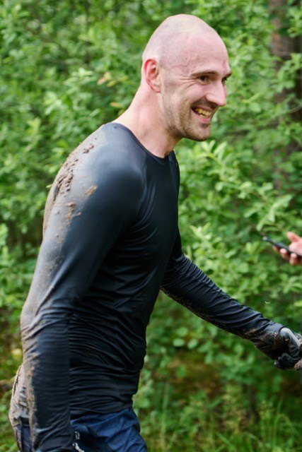 Фоторепортаж с забега Стальной характер в Сургуте, 5 июля 2025. Репортажный и семейный фотограф — Шелихов Сергей