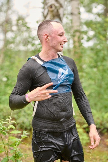 Фоторепортаж с забега Стальной характер в Сургуте, 5 июля 2025. Репортажный и семейный фотограф — Шелихов Сергей