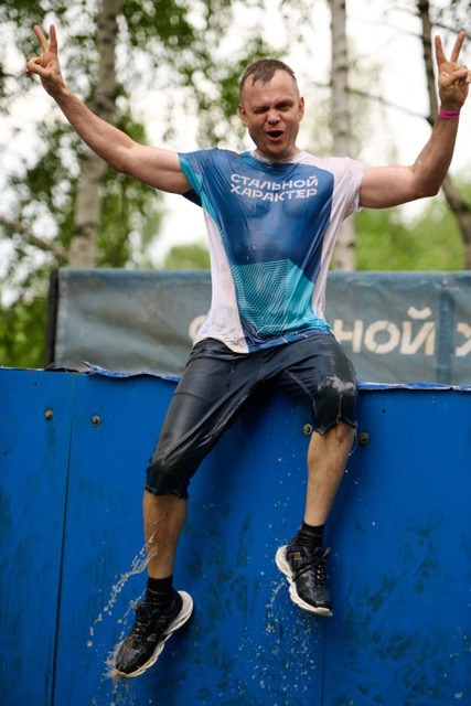 Фоторепортаж с забега Стальной характер в Сургуте, 5 июля 2025. Репортажный и семейный фотограф — Шелихов Сергей