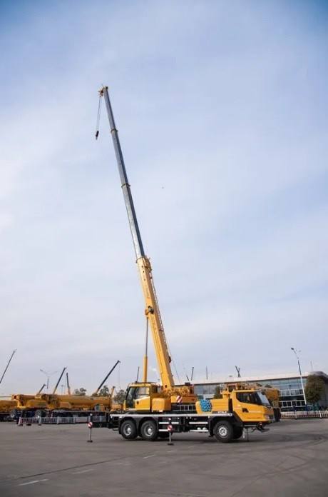 Автокран XCMG XCT20 S. Продажа надежной спецтехники от компании СТИ в г. Новосибирск