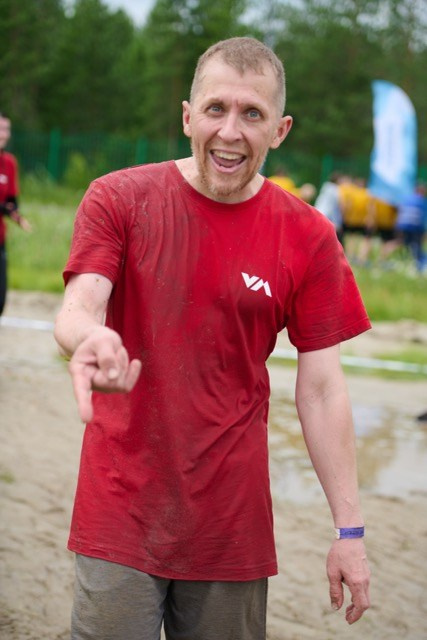 Фоторепортаж с забега Стальной характер в Сургуте, 5 июля 2025. Репортажный и семейный фотограф — Шелихов Сергей