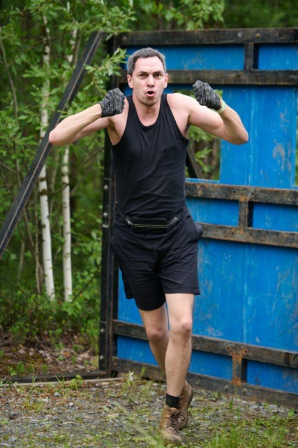 Фоторепортаж с забега Стальной характер в Сургуте, 5 июля 2025. Репортажный и семейный фотограф — Шелихов Сергей