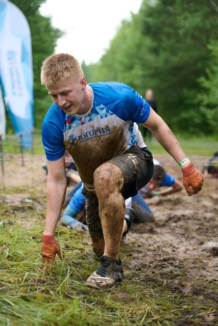 Фоторепортаж с забега Стальной характер в Сургуте, 5 июля 2025. Репортажный и семейный фотограф — Шелихов Сергей