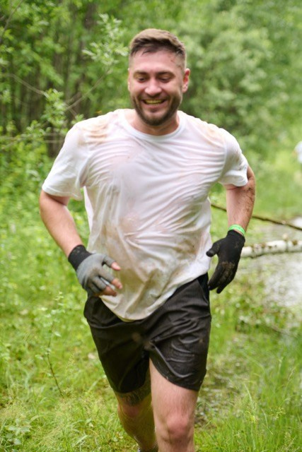 Фоторепортаж с забега Стальной характер в Сургуте, 5 июля 2025. Репортажный и семейный фотограф — Шелихов Сергей