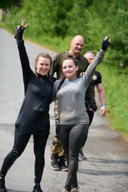 Фоторепортаж с забега Стальной характер в Сургуте, 5 июля 2025. Репортажный и семейный фотограф — Шелихов Сергей