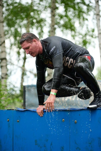 Фоторепортаж с забега Стальной характер в Сургуте, 5 июля 2025. Репортажный и семейный фотограф — Шелихов Сергей