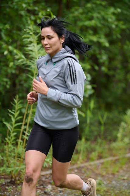 Фоторепортаж с забега Стальной характер в Сургуте, 5 июля 2025. Репортажный и семейный фотограф — Шелихов Сергей