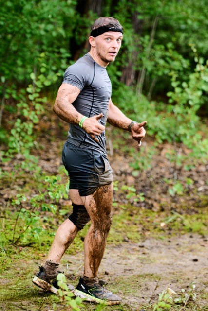 Фоторепортаж с забега Стальной характер в Сургуте, 5 июля 2025. Репортажный и семейный фотограф — Шелихов Сергей