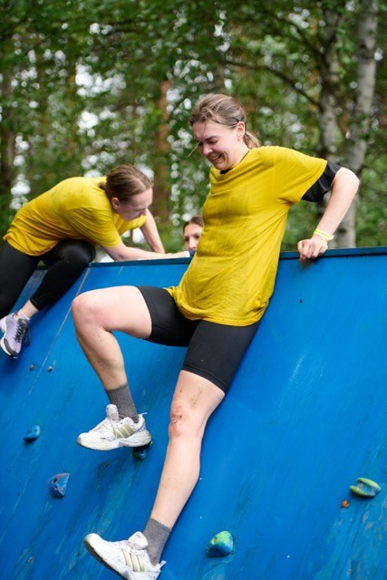Фоторепортаж с забега Стальной характер в Сургуте, 5 июля 2025. Репортажный и семейный фотограф — Шелихов Сергей