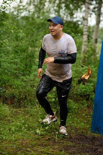 Фоторепортаж с забега Стальной характер в Сургуте, 5 июля 2025. Репортажный и семейный фотограф — Шелихов Сергей