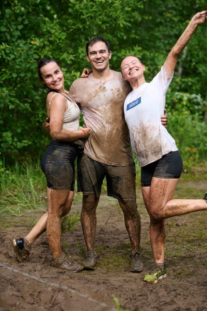 Фоторепортаж с забега Стальной характер в Сургуте, 5 июля 2025. Репортажный и семейный фотограф — Шелихов Сергей