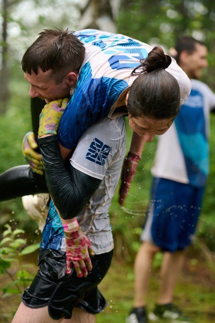 Фоторепортаж с забега Стальной характер в Сургуте, 5 июля 2025. Репортажный и семейный фотограф — Шелихов Сергей