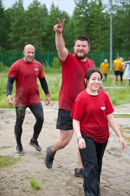 Фоторепортаж с забега Стальной характер в Сургуте, 5 июля 2025. Репортажный и семейный фотограф — Шелихов Сергей