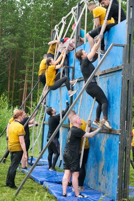 Фоторепортаж с забега Стальной характер в Сургуте, 5 июля 2025. Репортажный и семейный фотограф — Шелихов Сергей