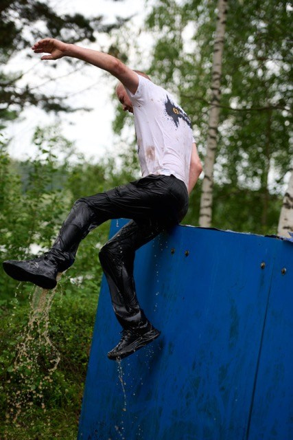 Фоторепортаж с забега Стальной характер в Сургуте, 5 июля 2025. Репортажный и семейный фотограф — Шелихов Сергей