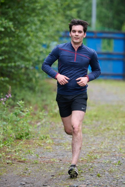 Фоторепортаж с забега Стальной характер в Сургуте, 5 июля 2025. Репортажный и семейный фотограф — Шелихов Сергей