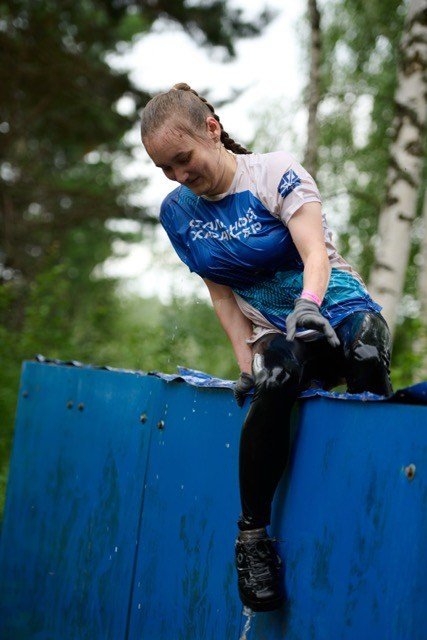 Фоторепортаж с забега Стальной характер в Сургуте, 5 июля 2025. Репортажный и семейный фотограф — Шелихов Сергей