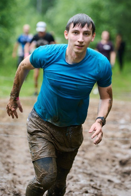 Фоторепортаж с забега Стальной характер в Сургуте, 5 июля 2025. Репортажный и семейный фотограф — Шелихов Сергей