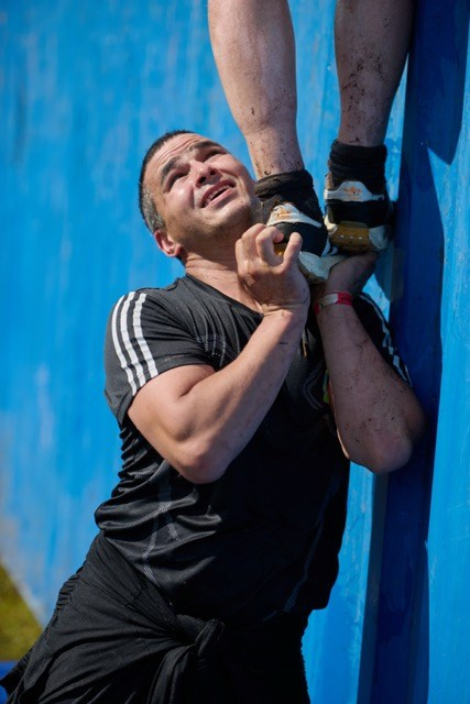 Фоторепортаж с забега Стальной характер в Сургуте, 5 июля 2025. Репортажный и семейный фотограф — Шелихов Сергей