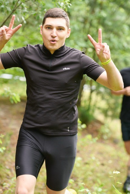 Фоторепортаж с забега Стальной характер в Сургуте, 5 июля 2025. Репортажный и семейный фотограф — Шелихов Сергей