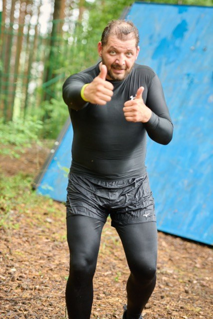 Фоторепортаж с забега Стальной характер в Сургуте, 5 июля 2025. Репортажный и семейный фотограф — Шелихов Сергей