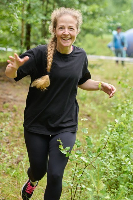 Фоторепортаж с забега Стальной характер в Сургуте, 5 июля 2025. Репортажный и семейный фотограф — Шелихов Сергей