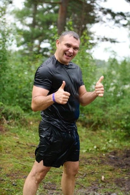 Фоторепортаж с забега Стальной характер в Сургуте, 5 июля 2025. Репортажный и семейный фотограф — Шелихов Сергей