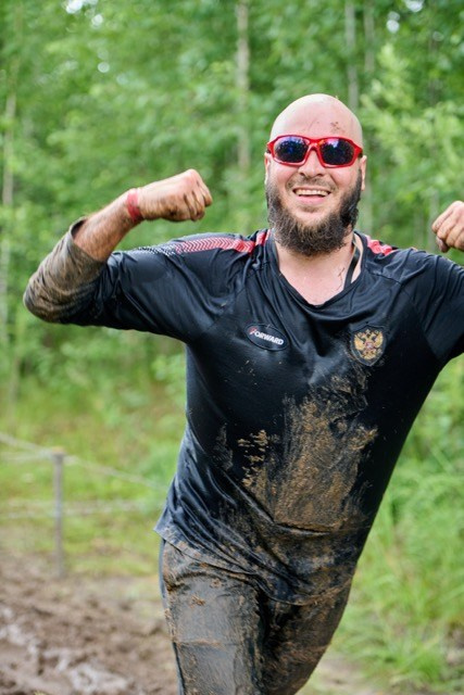 Фоторепортаж с забега Стальной характер в Сургуте, 5 июля 2025. Репортажный и семейный фотограф — Шелихов Сергей