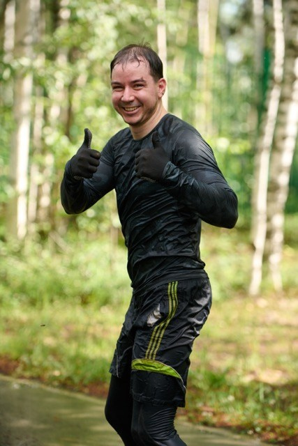 Фоторепортаж с забега Стальной характер в Сургуте, 5 июля 2025. Репортажный и семейный фотограф — Шелихов Сергей