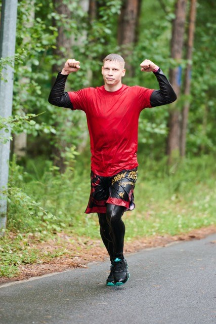 Фоторепортаж с забега Стальной характер в Сургуте, 5 июля 2025. Репортажный и семейный фотограф — Шелихов Сергей