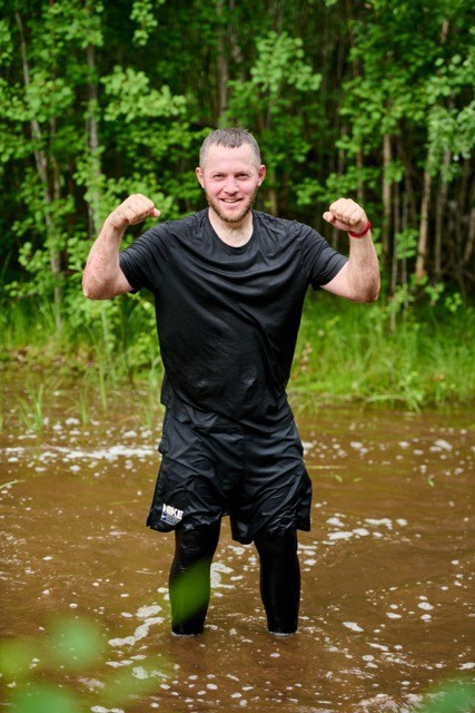 Фоторепортаж с забега Стальной характер в Сургуте, 5 июля 2025. Репортажный и семейный фотограф — Шелихов Сергей