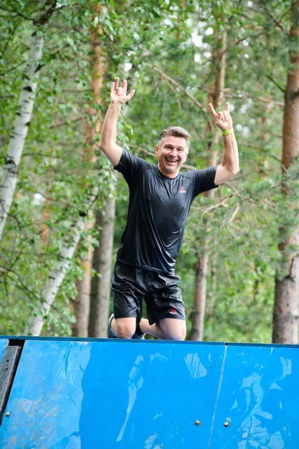 Фоторепортаж с забега Стальной характер в Сургуте, 5 июля 2025. Репортажный и семейный фотограф — Шелихов Сергей