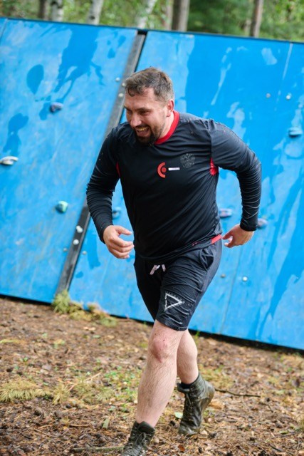 Фоторепортаж с забега Стальной характер в Сургуте, 5 июля 2025. Репортажный и семейный фотограф — Шелихов Сергей