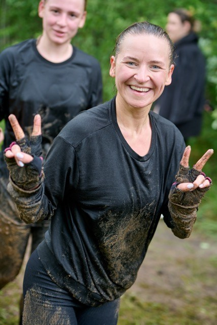 Фоторепортаж с забега Стальной характер в Сургуте, 5 июля 2025. Репортажный и семейный фотограф — Шелихов Сергей