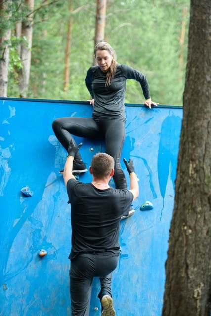 Фоторепортаж с забега Стальной характер в Сургуте, 5 июля 2025. Репортажный и семейный фотограф — Шелихов Сергей